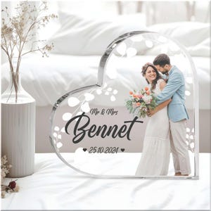 Placa de acrílico personalizada en forma de corazón con diseño floral, recuerdo de regalo único para mamá, regalo personalizado para el día de la madre, arte con nombre de familia