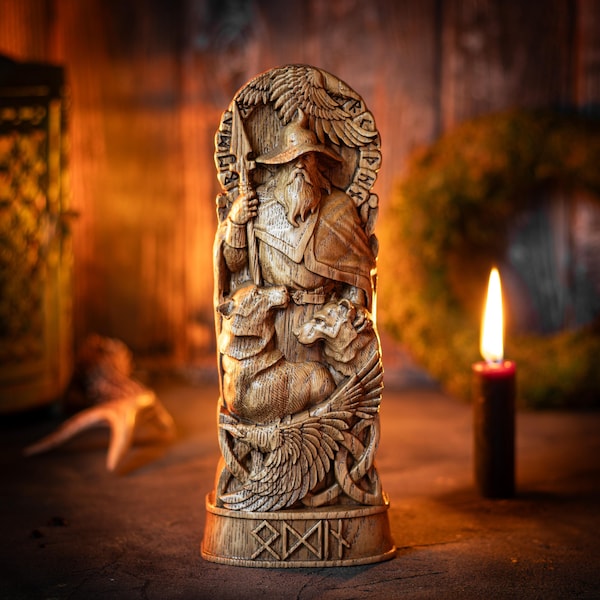 Handgesneden eikenhouten standbeeld Odin: Noorse godaltaar, Vikingdecor (8,5 inch)