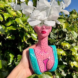 Vase visage pop art peint à la main : sculpture corporelle originale - décor dopamine