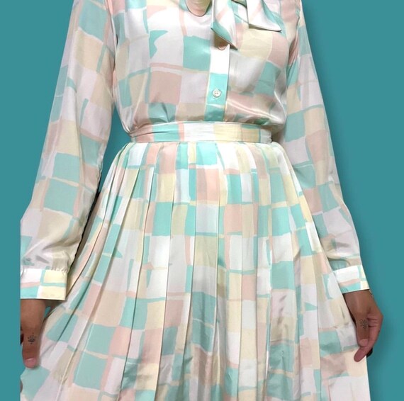 Light Colored  2 piece skirt set - image 3