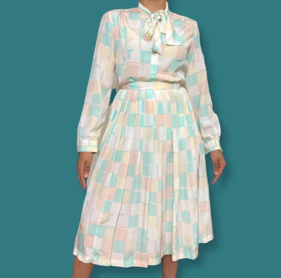 Light Colored  2 piece skirt set - image 2