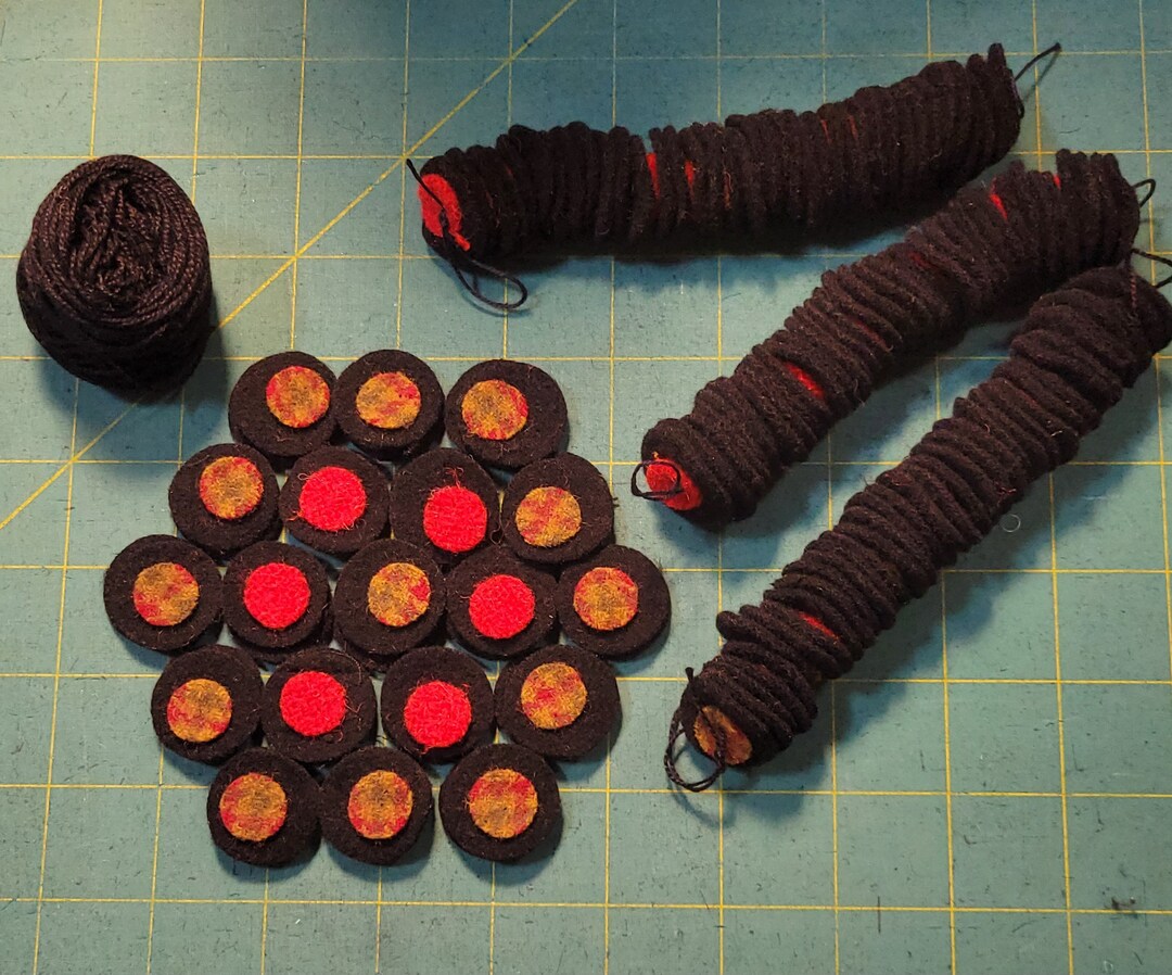 Penny Rug Coaster Pattern Penny Mug Rug Kit 4 Coasters Red and Plaid Colour Collection - Etsy