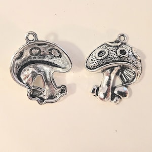 Silver Mushroom Charms - 10pcs. - Mushroom Charms - Fantasy Charm - Antiqued Silver Charm  -  Silver Mushroom  -  Silver Mushroom Pendant