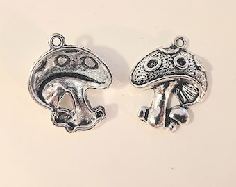 Silver Mushroom Charms - 10pcs. - Mushroom Charms - Fantasy Charm - Antiqued Silver Charm  -  Silver Mushroom  -  Silver Mushroom Pendant