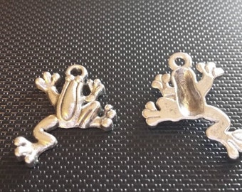 Frog Charms - 10 pcs. - Animal Charms - Antiqued Silver Frog Charm -  Sturdy Charms