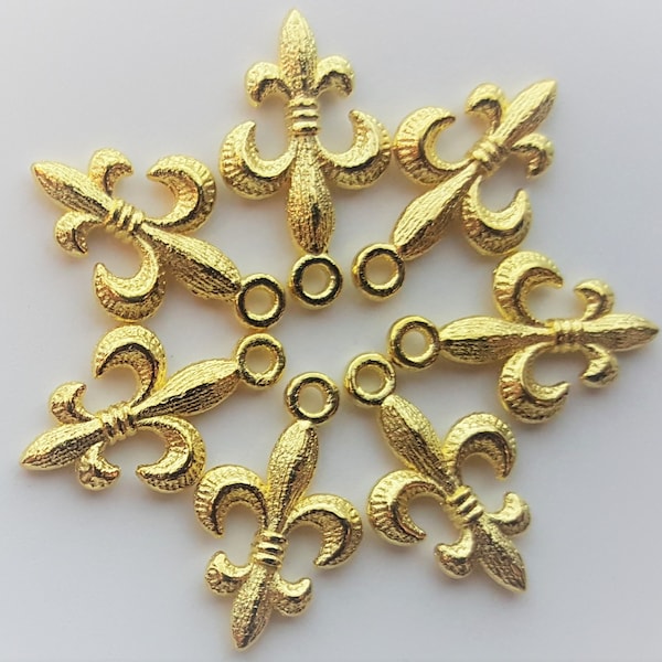 Dijes de flor de lis - 10 piezas - Flor de lis dorada - 3D - Dijes DIY - Dijes cristianos - Dijes sin plomo - Dije de Mardi Gras - Dije de santos