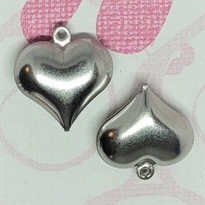 Puffy Heart Charms 10 pcs. Hollow Heart Charms Silver Heart Charms Stainless Heart Charm Heart Charms Silver Hearts Charms imagem 1
