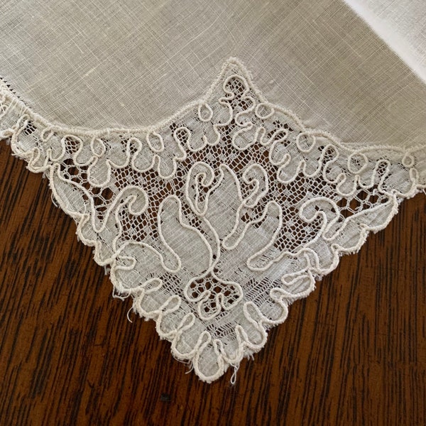 One Alencon Lace and Linen Dinner Napkin, Vintage