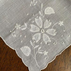 Vintage Embroidered Handkerchief: Ivory Linen with Appliqued Floral Design