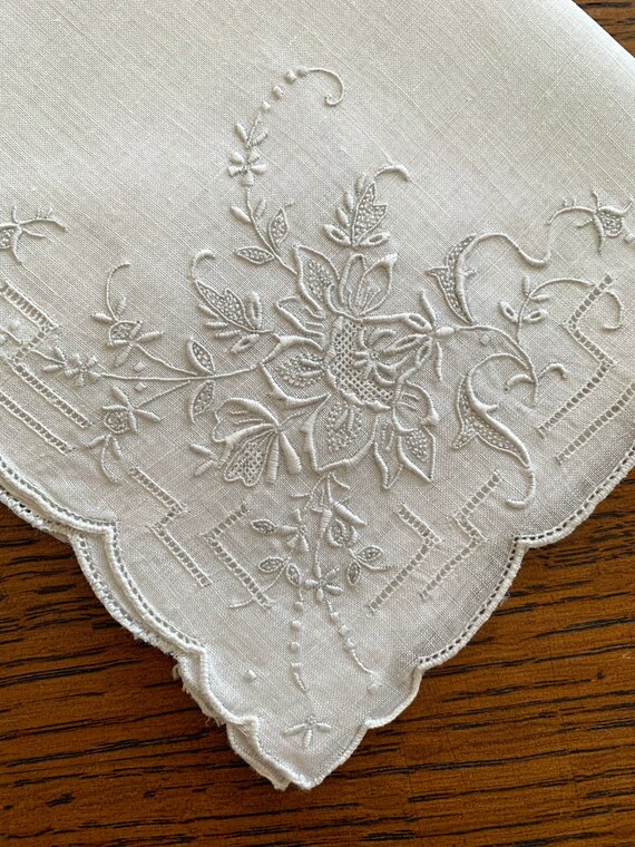 Vintage Bridal Hanky with Roses Embroidered, Excel
