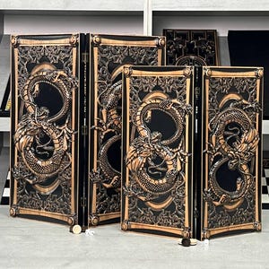 Jogo de Gamão de Luxo com Dragão em Madeira | Obra-prima Artesanal em Madeira de Bordo e Resina | Design Majestoso | Presente de Aniversário ou Presente de Aniversário de Prestígio para Ele