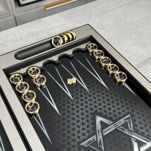 Backgammon-Set aus Metall und Glas, Spielbrett mit Davidstern-Motiv, jüdisches Thema, Tischspiel, Messingchips, Geschenk für ihn, großes Spielbrett