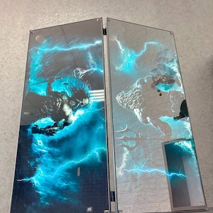 Glasbackgammonset, spelbräde med marint tema, exklusivt backgammonbräde, stiliserat med Neptunus och skeppet, presentidé, present till sjöman