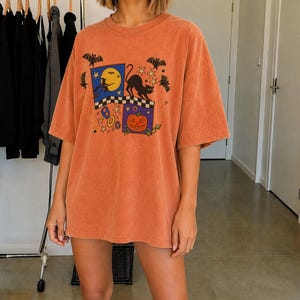 Koszulka retro na Halloween, bluza z nadrukiem na Halloween, koszulka vintage z motywem upiornego sezonu, okrągły dekolt, dyniowy duch i czarny kot – prezent na jesień