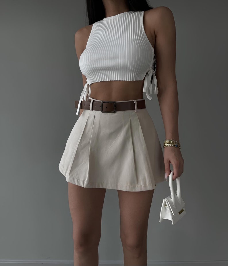 Mini Skirt with Black Belt Detail Shorts For Women Polyester Cotton Blend y2k mini skirt, pleated mini skirt, vintage mini skirt, zdjęcie 4