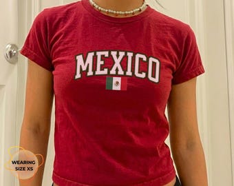 Tendência de Moda: Baby Tees - Perfeitas para Encarar o Calor com Estilo