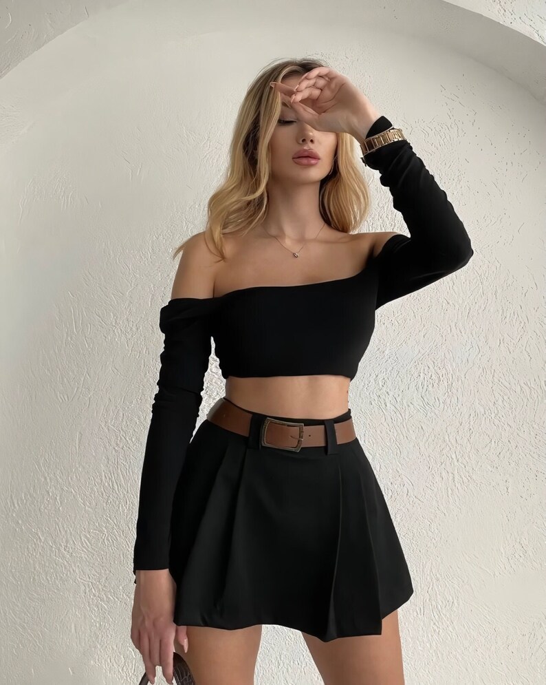 women pattern mini black skirt