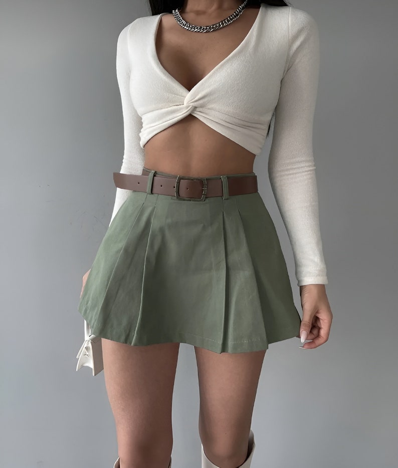 Mini Skirt with Black Belt Detail Shorts For Women Polyester Cotton Blend y2k mini skirt, pleated mini skirt, vintage mini skirt, zdjęcie 8