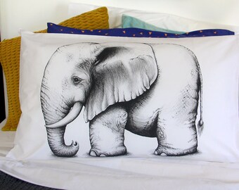 Funda de almohada de elefante, mirando hacia la izquierda. Pillowslip ilustrado. Regalo australiano con arte original de hilo dental-p.