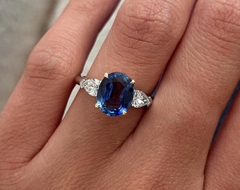 2.7 Carat Blue Sapphire Engagement Ring : Platinum And 18k Yellow Gold Three Stone With Pear Diamonds