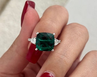 4 karaat 10X10MM Lab Grown Emerald verlovingsring / Side Lab Grown Diamonds / Halo Diamonds / 14k White Gold Trilogy Ring