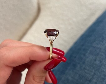 5カラットのラボグロウンルビーの婚約指輪：14Kイエローゴールド