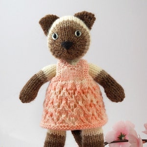 Siamese Kitty Knitting Pattern