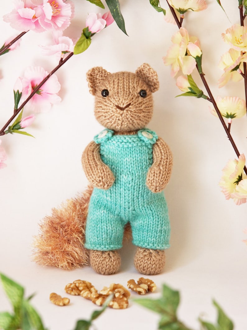 Squirrel with Overalls Knitting Pattern image 1