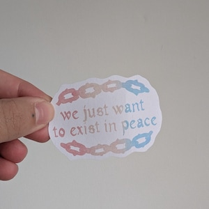 Sticker nous voulons juste exister en paix (couleurs transparentes de la fierté) | lgbtq+, droits trans
