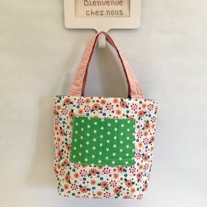Handgemaakte tas/Tote Bag/Omkeerbare draagtas in witte katoenen vrijheidsstof met oranje en blauwe bloemen/Made in France