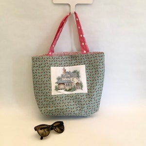 Sac fait main / Tote  Bag / Cabas reversible en Coton vert imprimé liberty fabric/ canevas petite maison / Made in France