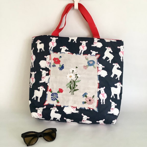 Sac fait main / Tote  Bag / Cabas reversible en Coton gris foncé / Napperon brodé vintage /Made in France