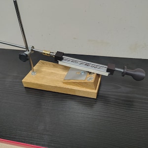 Ręcznie robiona ostrzałka do noży: Uniwersalne narzędzie do ostrzenia