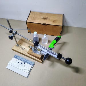 Affilacoltelli manuale – utensile da cucina compatto per affilare i coltelli Affilacoltelli con pietra per affilare Affilacoltelli con pietra per affilare Utensile da cucina compatto
