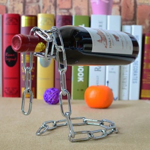 Weinregal mit hängender Kette, hängender Weinhalter aus Metall, Weinflaschenständer, Dekoration Wohnzimmer, Ornamente, einzigartiges Geschenk Bild 9