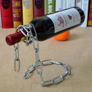 Weinregal mit hängender Kette, hängender Weinhalter aus Metall, Weinflaschenständer, Dekoration Wohnzimmer, Ornamente, einzigartiges Geschenk Bild 3