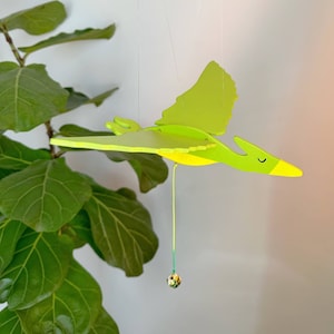 Flying Pterodactyl Mobile – Dinosaur Gift for Kids, Wooden Wall Decor, Green Dino Room Hanging, Handmade Nursery Art
