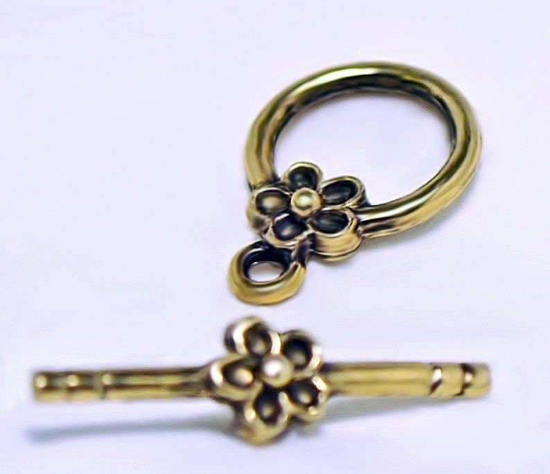 Golden Daisy Toggle pewter clasp-closure image 1