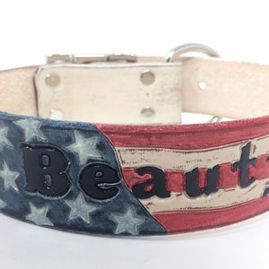 Collare per cani con bandiera americana personalizzato con nome di cane con colore di base in pelle color crema invecchiato immagine 3