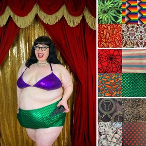 Bikini z wysokim stanem i kieszeniami w stylu pin-up burlesque z nadrukiem