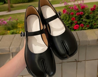 Leather Vintage Tabi Ballet Flats | Women Split Toe Adjustable Strap Mary Jane Shoes | Retro Black Split Toe Tabi Shoes