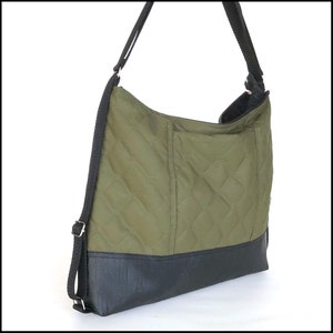 sac à dos imperméable, sac convertible, sac à bandoulière vert, sac à main convertible matelassé, sac à bandoulière végétalien, sac à main avec poche extérieure
