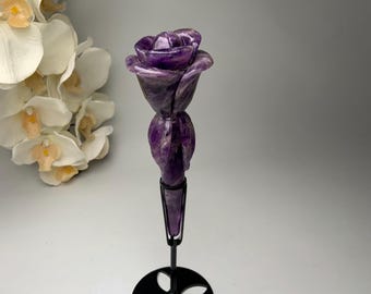 Fleur d'améthyste violet foncé à sculpter sur pied - Cristal élégant pour la sérénité et la croissance spirituelle