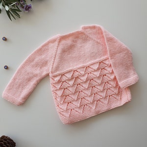 Handgestrickter Babypullover, Kirschblüte rosa, handgemachter Häkel-Teddybär, einzigartig Bild 2