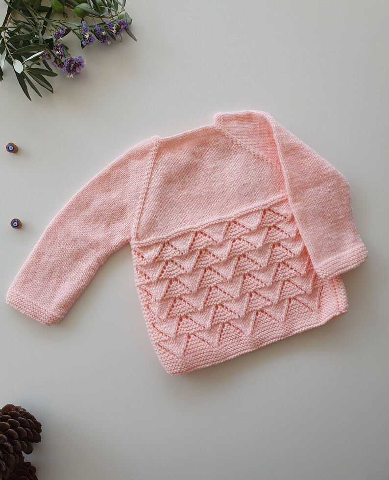 Handgestrickter Babypullover, Kirschblüte rosa, handgemachter Häkel-Teddybär, einzigartig Bild 2