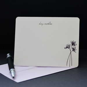 Trio de fleurs en aubergine, cartes postales personnalisées, jeu de cartes de voeux plates, courrier postal, cartes de correspondance, cartes plates florales
