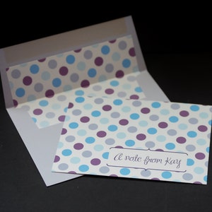 Pois violets et bleus, cartes plates personnalisées, ensemble de 12, papeterie sociale, ensemble d'écriture de lettres, correspondance personnelle, notes plates