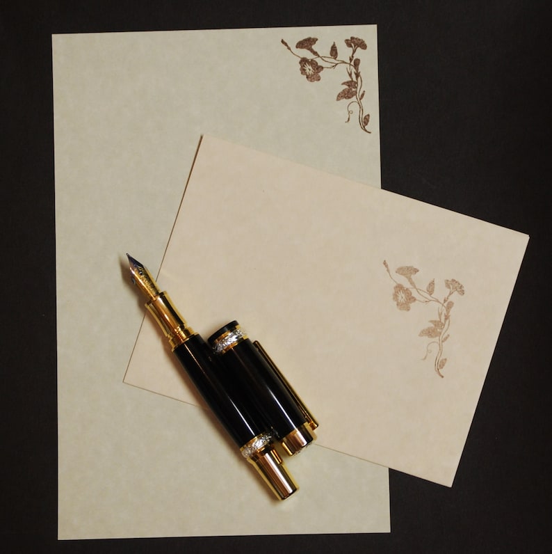 letter writing set fine stationery set lined or unlined hand written letters Morning Glory 8.5 x 5.5 inches corner border 30 pieces