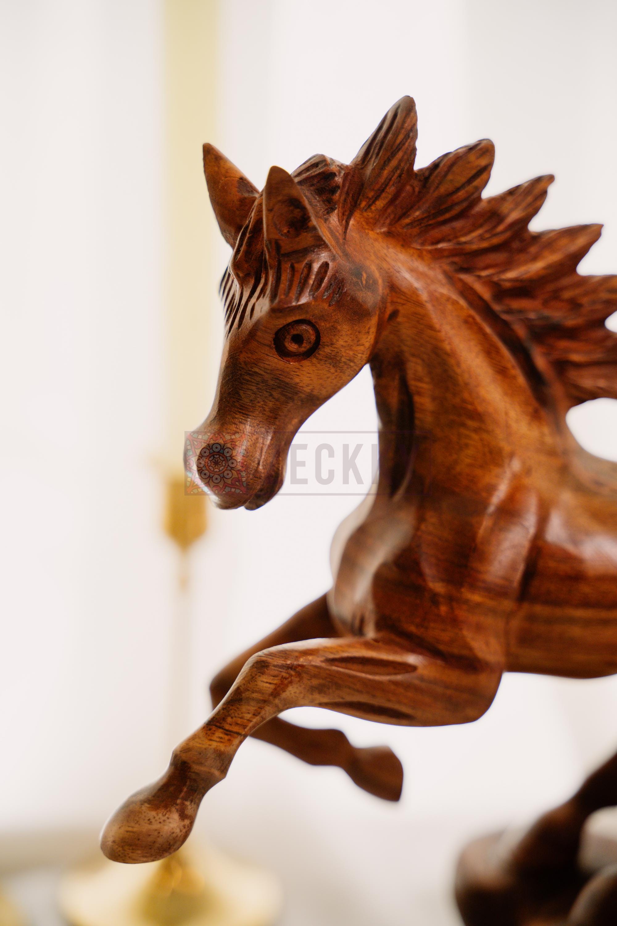 【感謝価格】 手作りの木製馬の置物、素朴な動物の彫刻、馬の像、木製の装飾品 彫刻・オブジェ