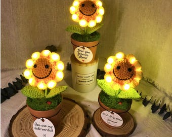 Crochet Sunflower Lamp, Personalized Knitted Smiley Flower, Emotional Support Plant, Birthday Gift, Gift for Her, Tiny Home Decor,Mom Gift